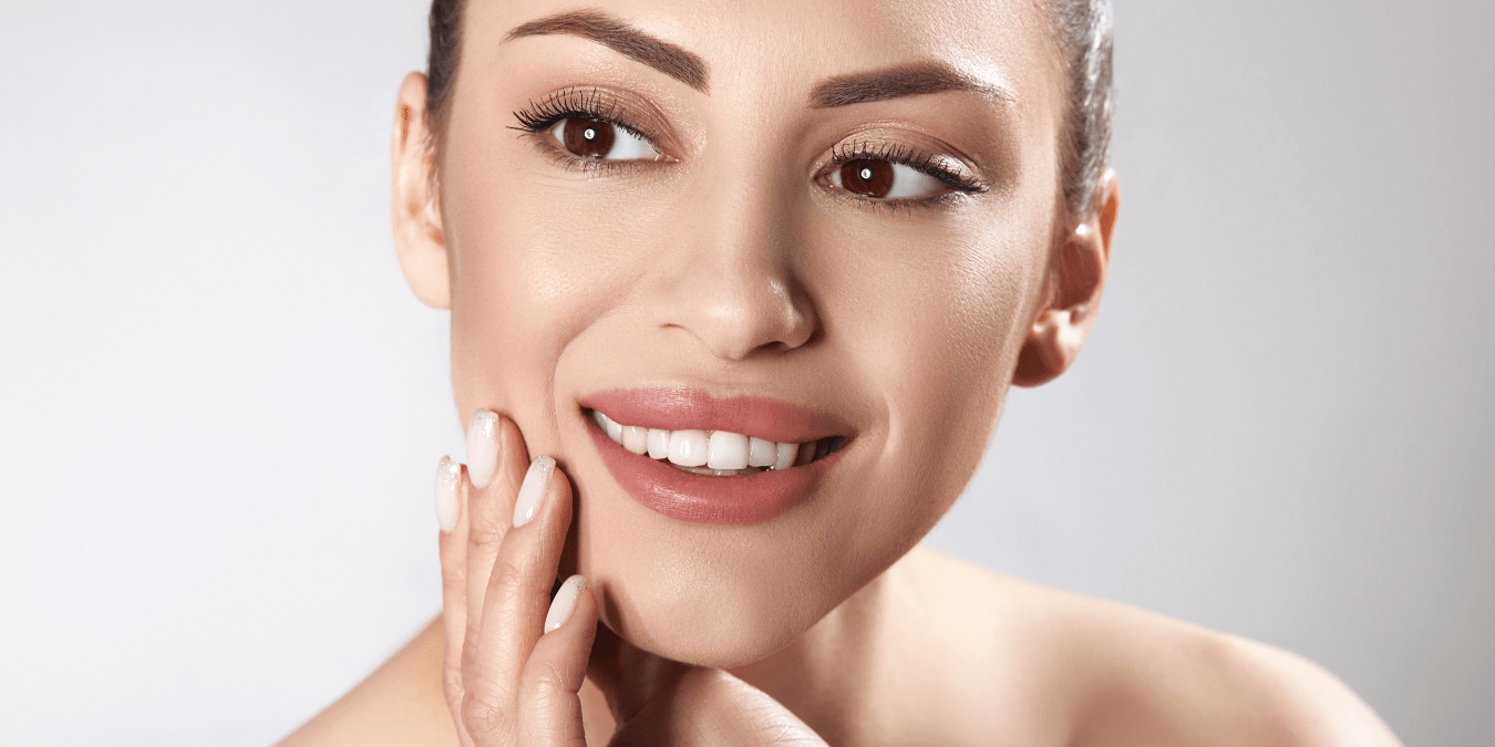 The “Expensive Skin” Trend That’s Replacing Contouring for Good — What US Beauty Pros Say You Actually Need in Your Routine Right Now